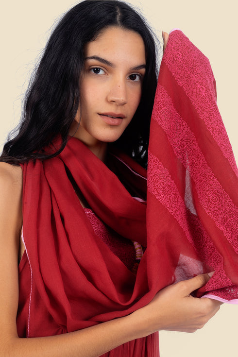 Embroidered shawl in cotton gauze.